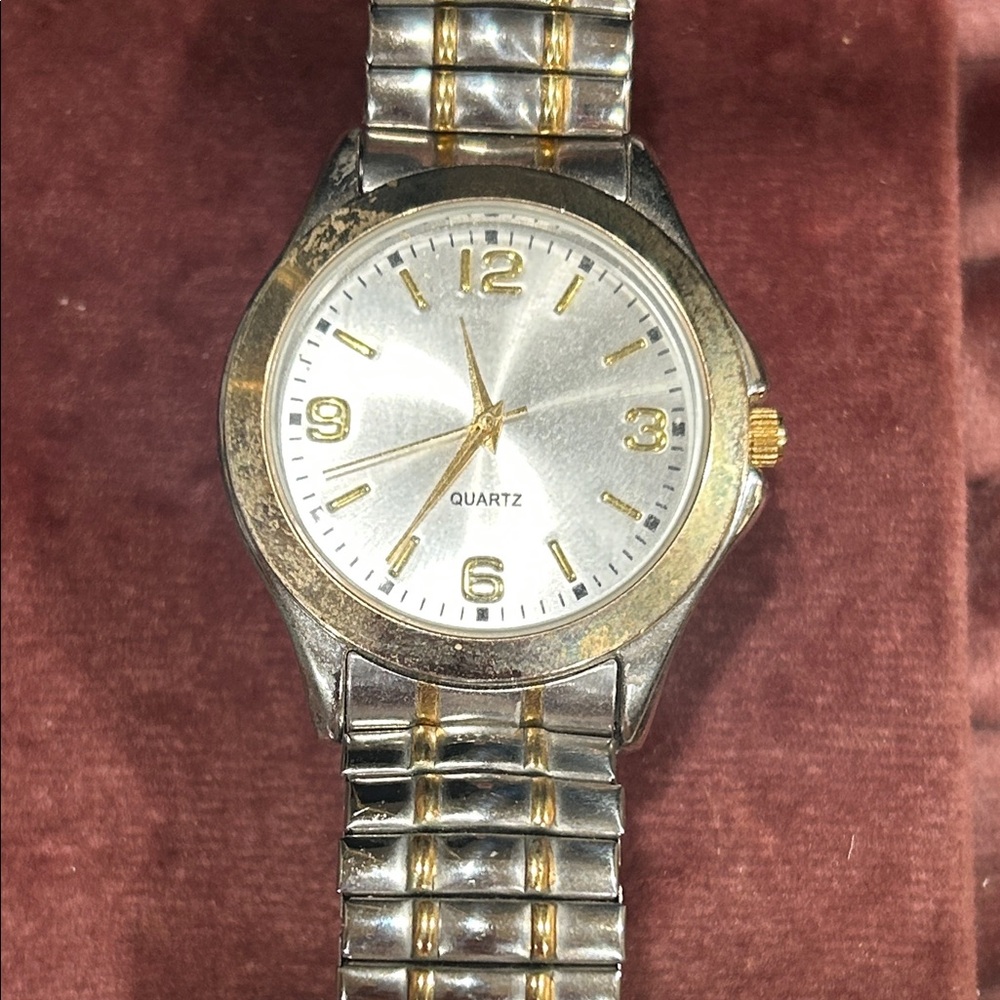 Elegant Two-Tone Men's Quartz Watch